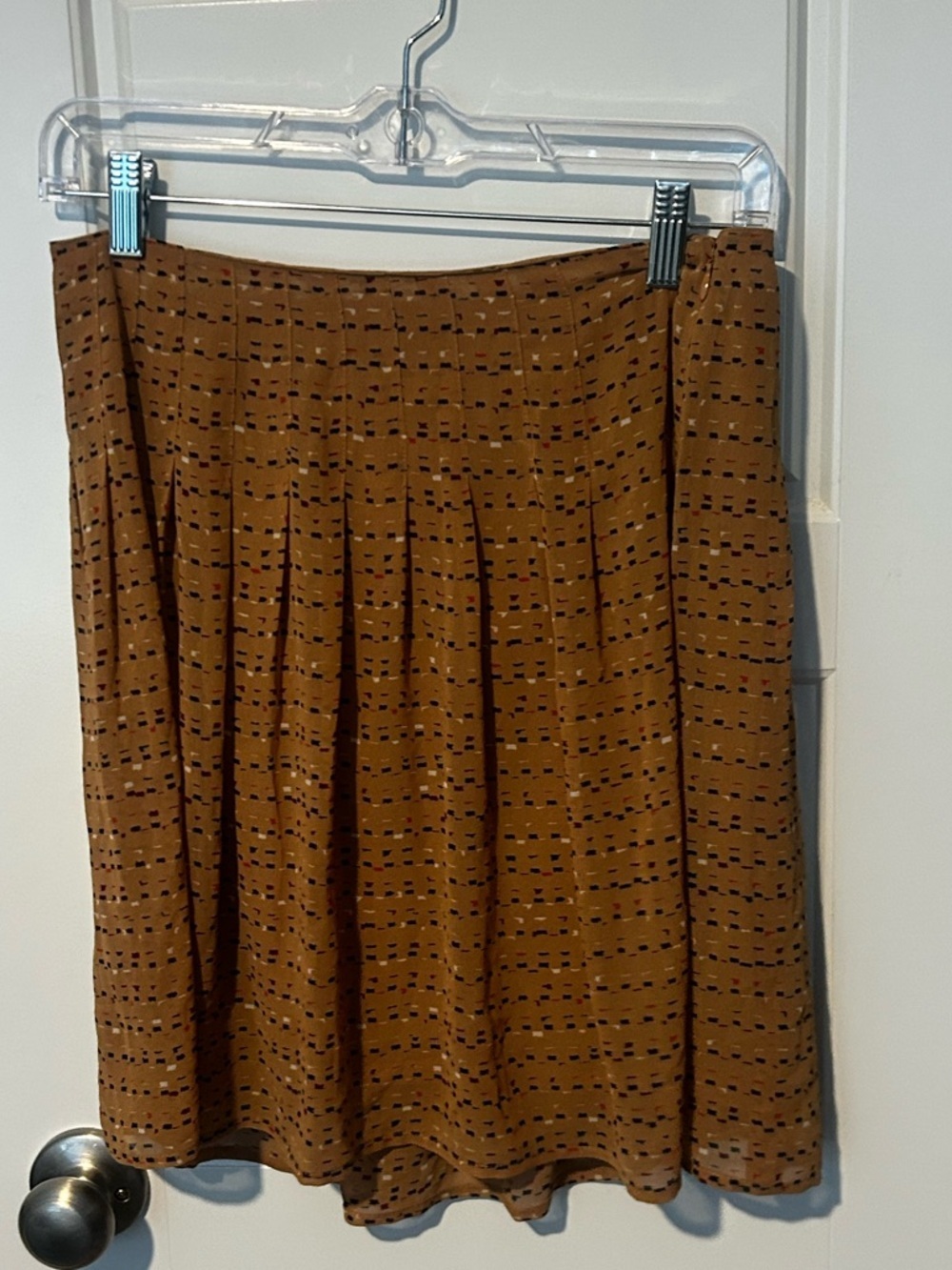 Loft Brown Tan Pleated Printed Mini
Skirt 4P